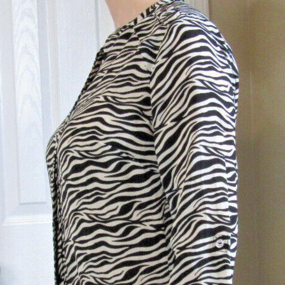 Black White Blouse Tiger Stripes, BCBGMAXAZRI, Button Long Sleeve Office Size S - Picture 8 of 15